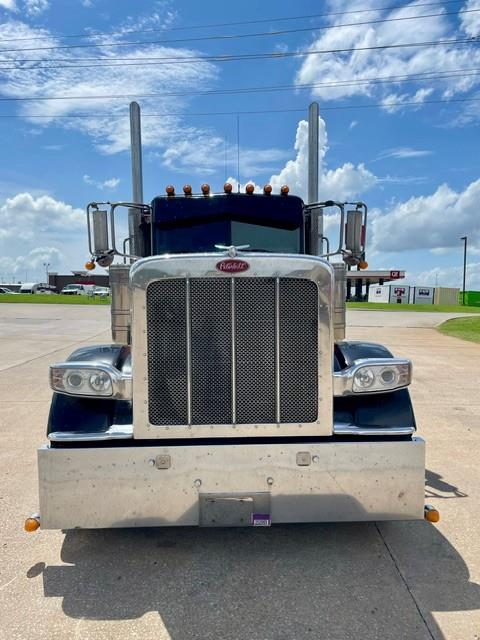 2022 Peterbilt 389-13