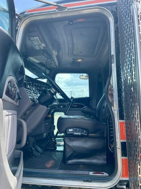 2022 Peterbilt 389-17
