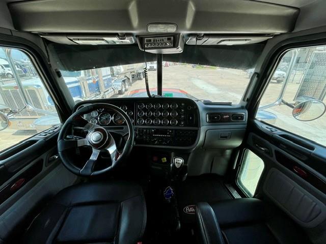 2022 Peterbilt 389-21