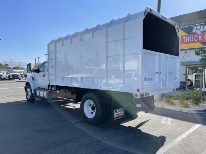 2027 Ford F-750 — photo 2
