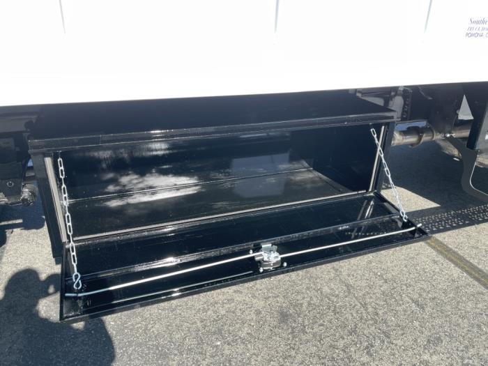 2027 Ford F-750 — photo 7