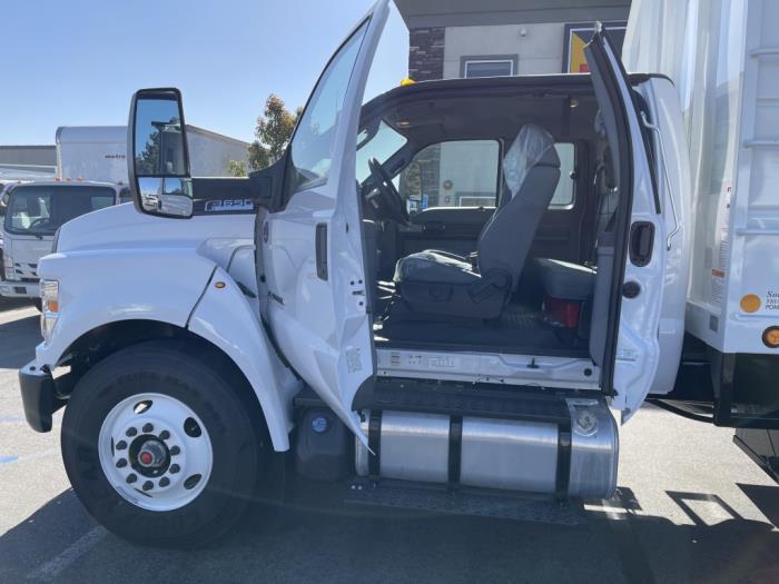 2027 Ford F-750-12