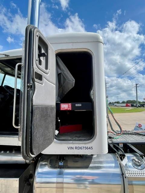 2024 Peterbilt 389-3