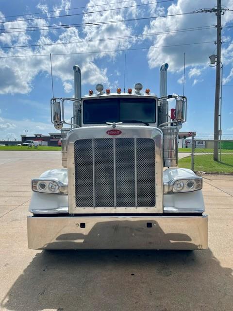 2024 Peterbilt 389-12