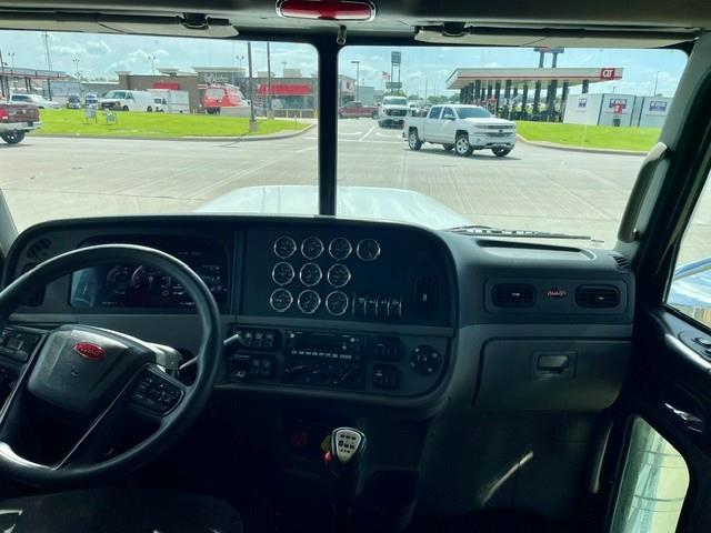 2024 Peterbilt 389-17