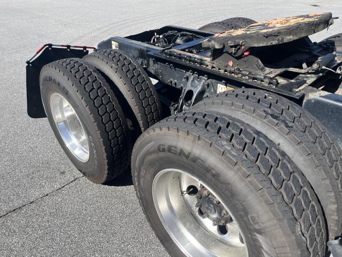 2023 Peterbilt 579-9