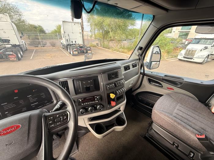 2023 Peterbilt 579-11