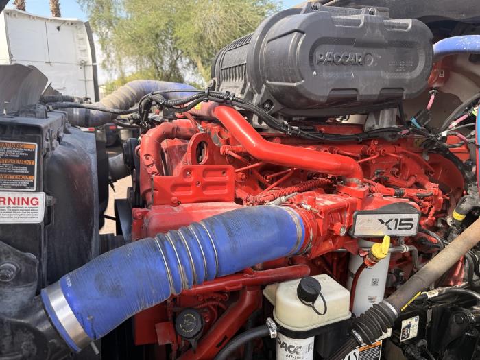 2022 Peterbilt 579-8