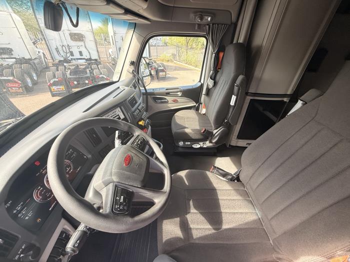 2022 Peterbilt 579-9