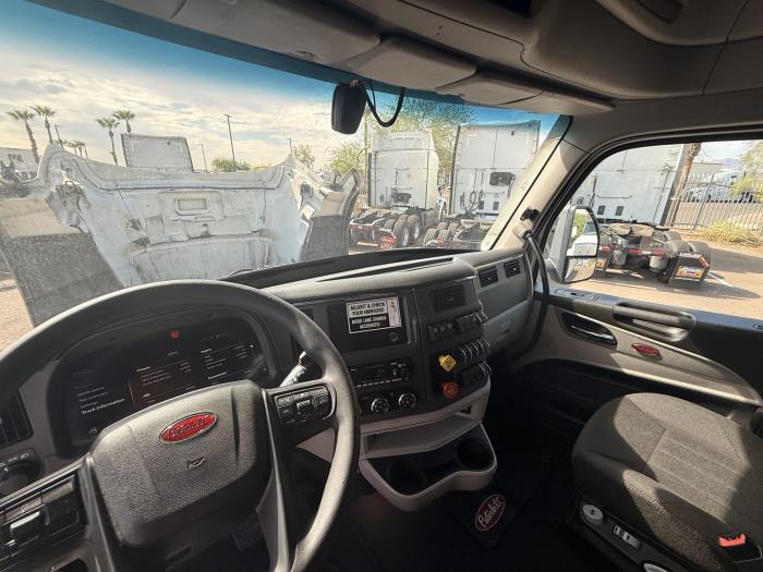 2022 Peterbilt 579-11