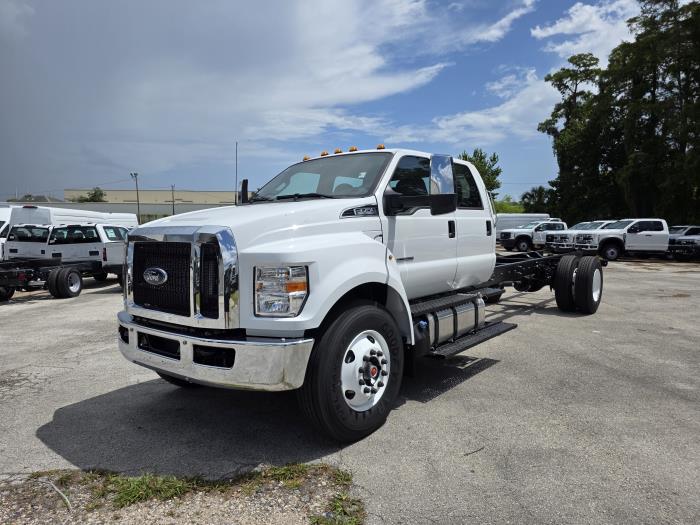 2027 Ford F-750-1