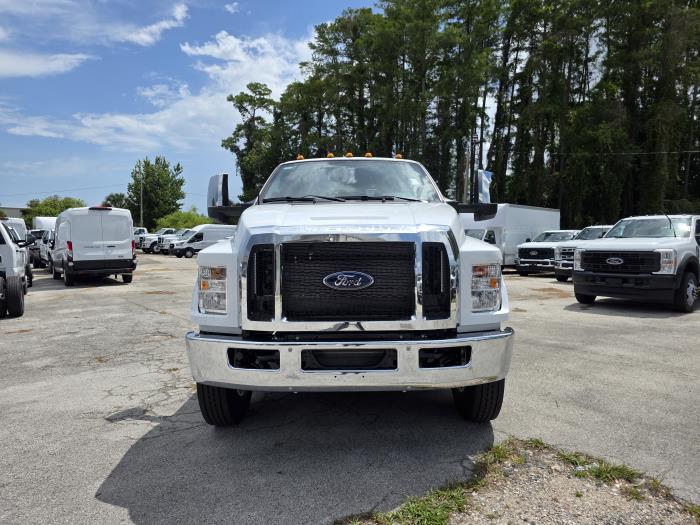 2027 Ford F-750-2