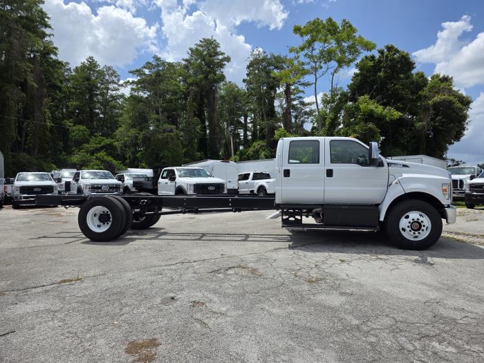 2027 Ford F-750-4