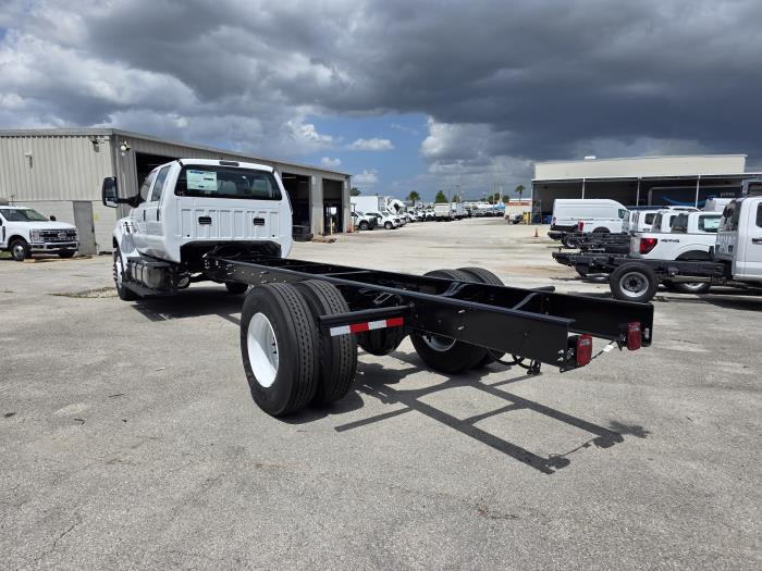 2027 Ford F-750-7