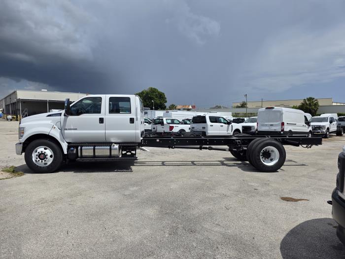 2027 Ford F-750-8