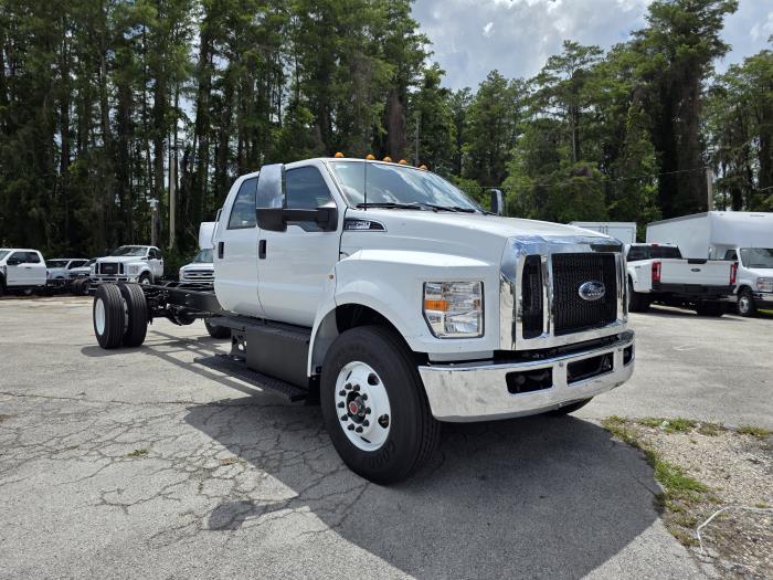 2027 Ford F-750-3