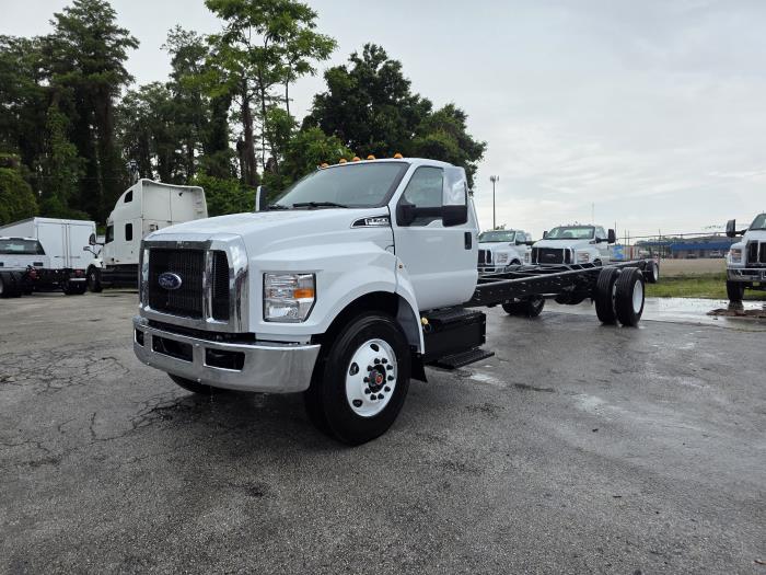 2027 Ford F-750-1