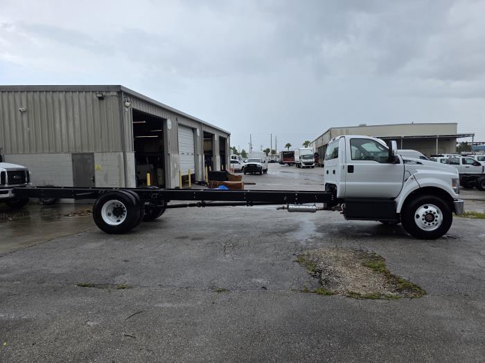 2027 Ford F-750-4