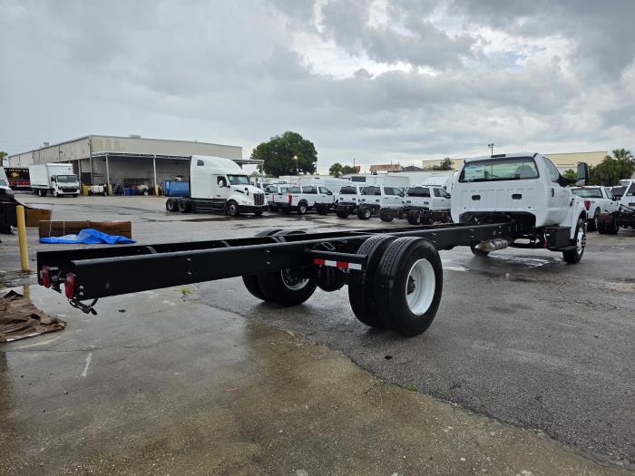 2027 Ford F-750-5