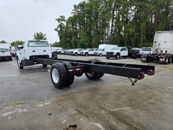 2027 Ford F-750-7