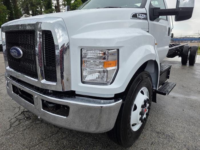 2027 Ford F-750-10