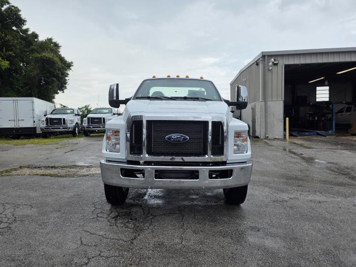 2027 Ford F-750-2