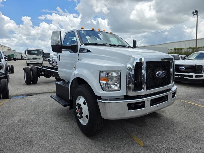 2027 Ford F-750-3