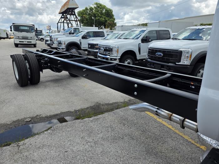 2027 Ford F-750-4