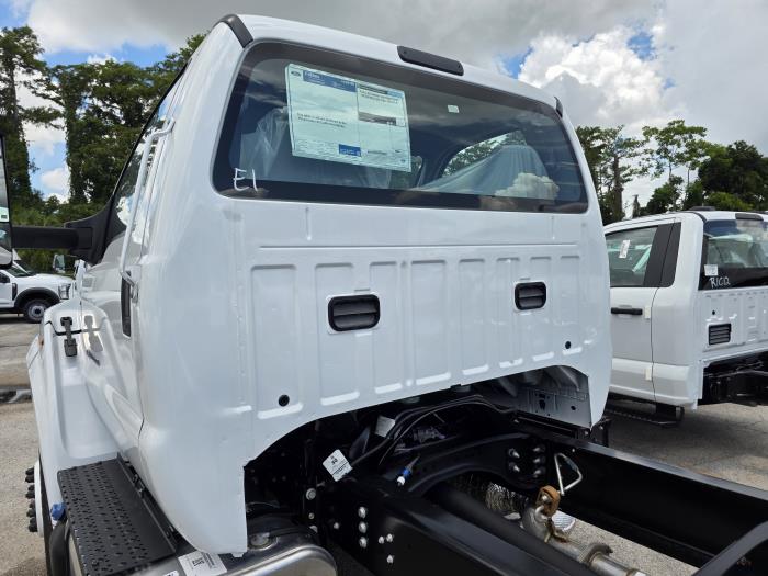 2027 Ford F-750-7