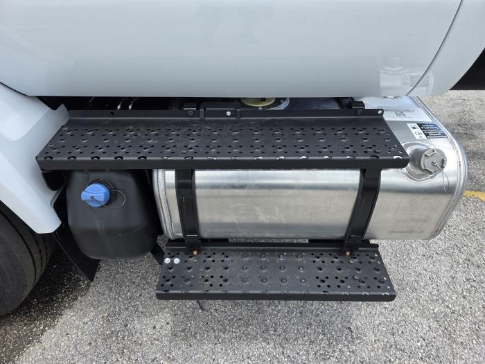 2027 Ford F-750-10