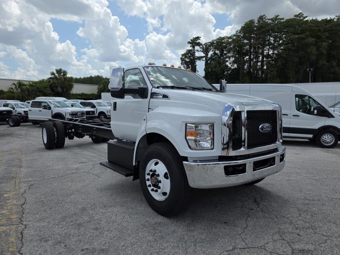 2027 Ford F-750-2