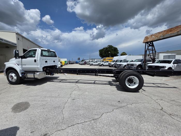 2027 Ford F-750-5