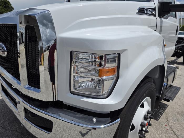 2027 Ford F-750-6