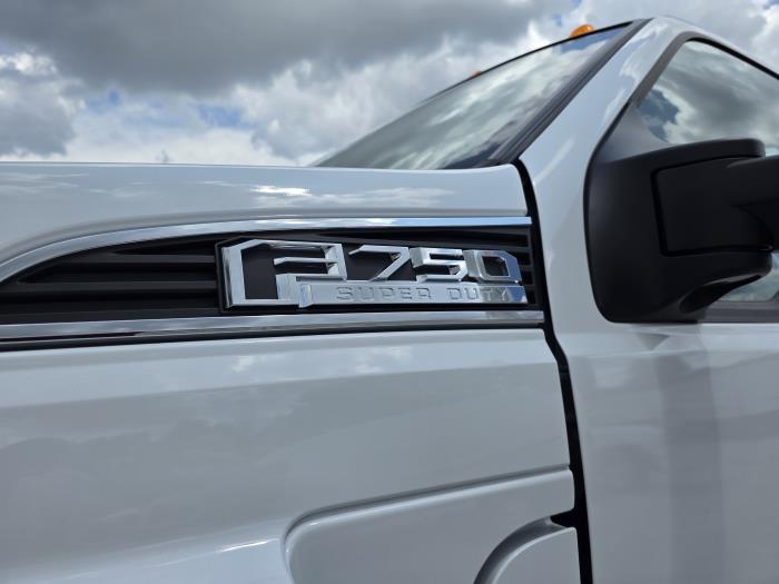 2027 Ford F-750-8