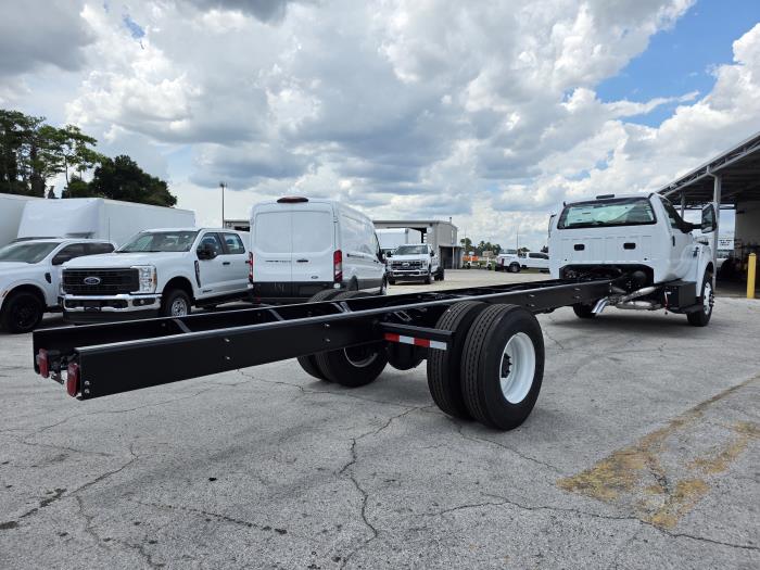2027 Ford F-750-14