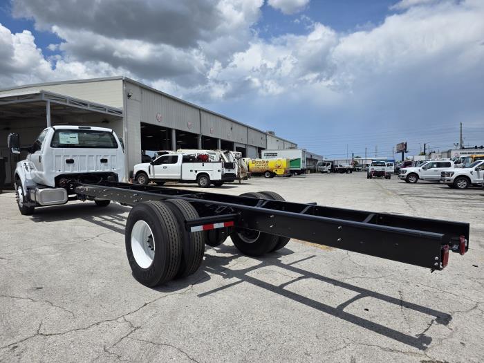 2027 Ford F-750-15