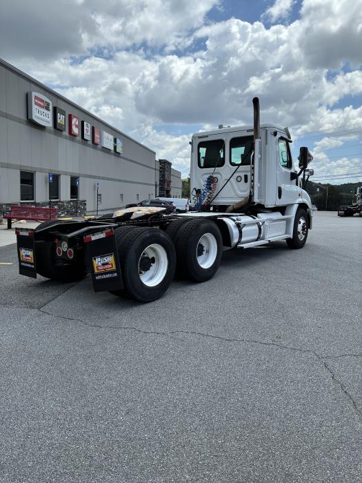 2020 Freightliner Cascadia-1