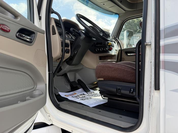 2022 Peterbilt 579-33