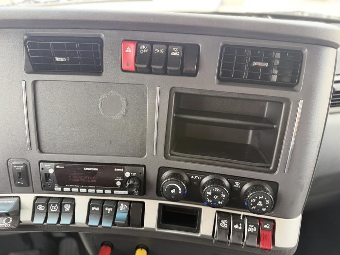 2023 Kenworth T680-28