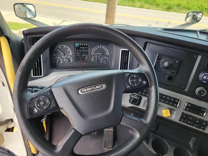 2022 Freightliner Cascadia-11