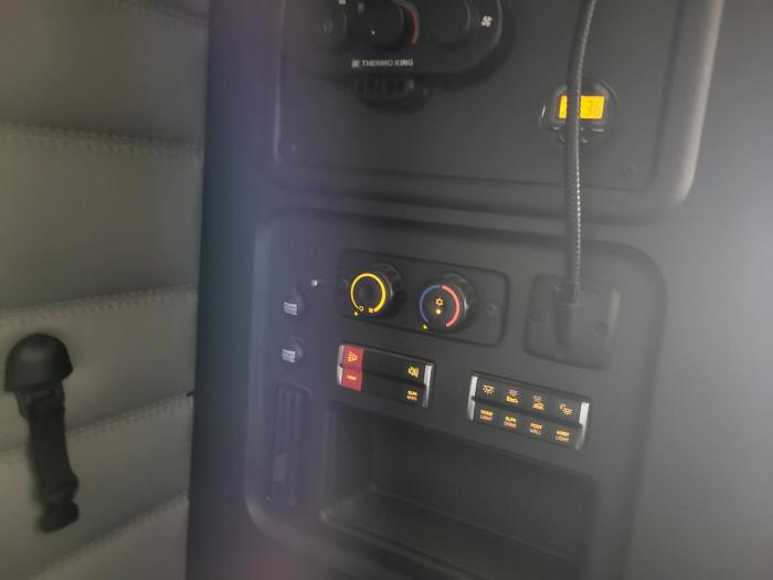 2022 Freightliner Cascadia-14