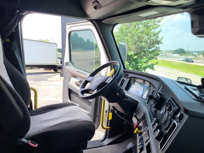 2022 Freightliner Cascadia-16