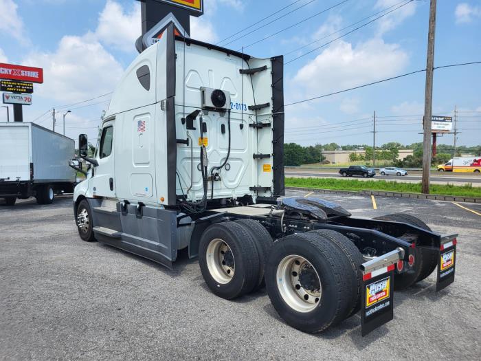 2022 Freightliner Cascadia-18