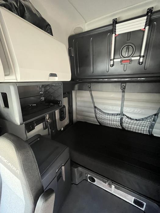 2022 Freightliner Cascadia-12