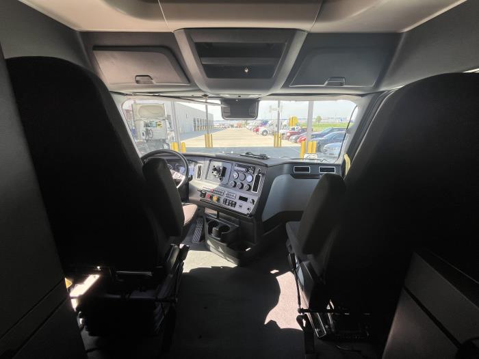 2022 Freightliner Cascadia-11