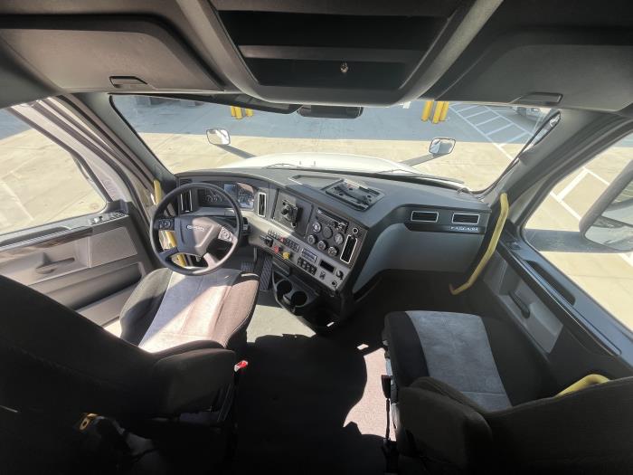 2022 Freightliner Cascadia-10