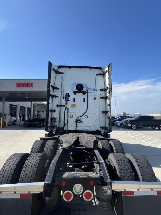 2022 Freightliner Cascadia-7