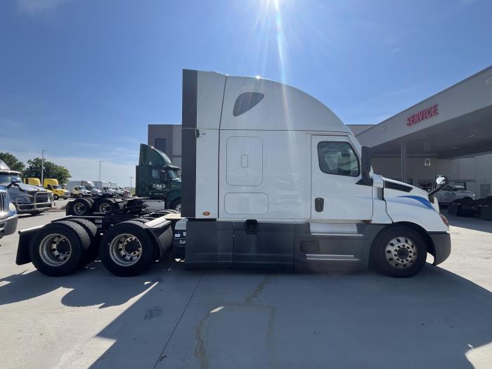 2022 Freightliner Cascadia-3