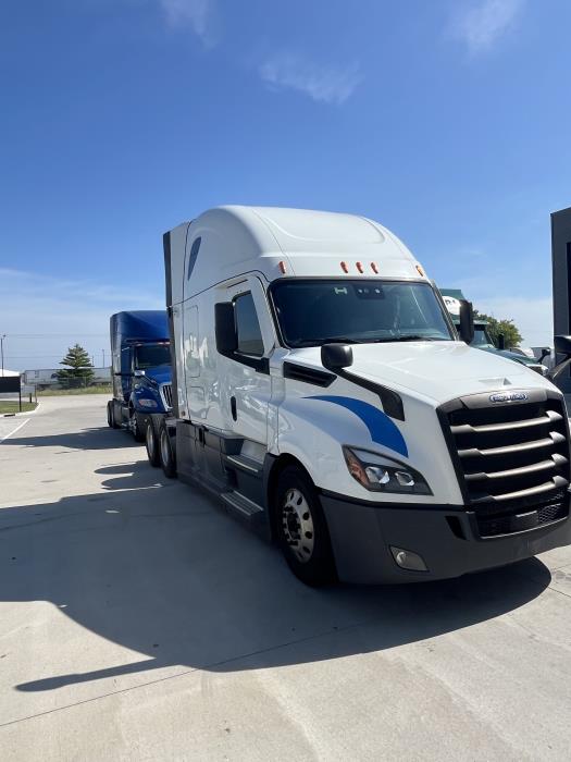 2022 Freightliner Cascadia-1