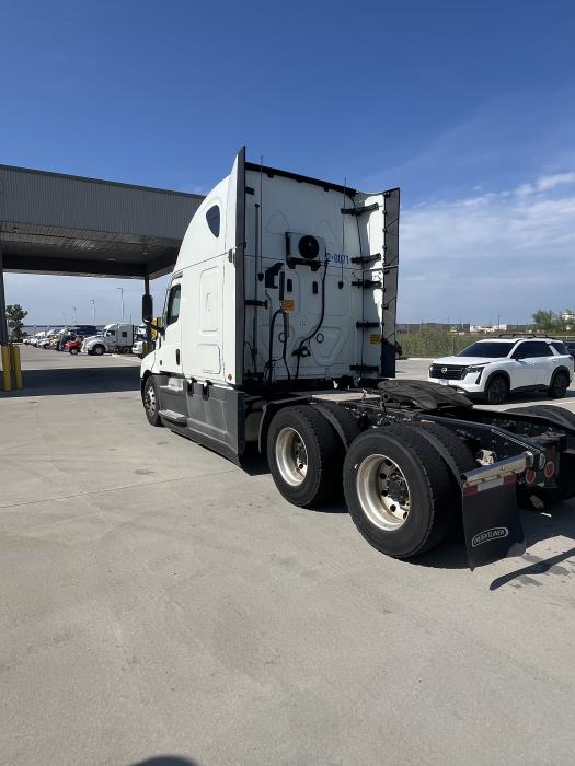 2022 Freightliner Cascadia-6